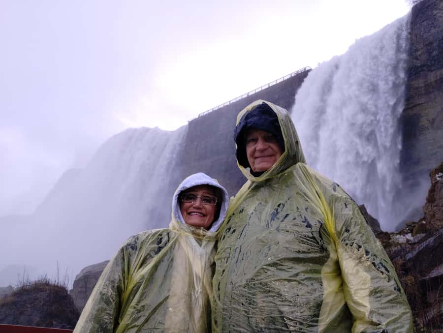 Niagra Falls, USA Side: Boat, Cave and Shuttle pass Tour - Practical packing advice for a wet day