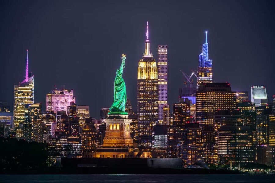 NYC at Night: 3-Hour Luxury Bus Tour of Top Highlights - Key points at a glance