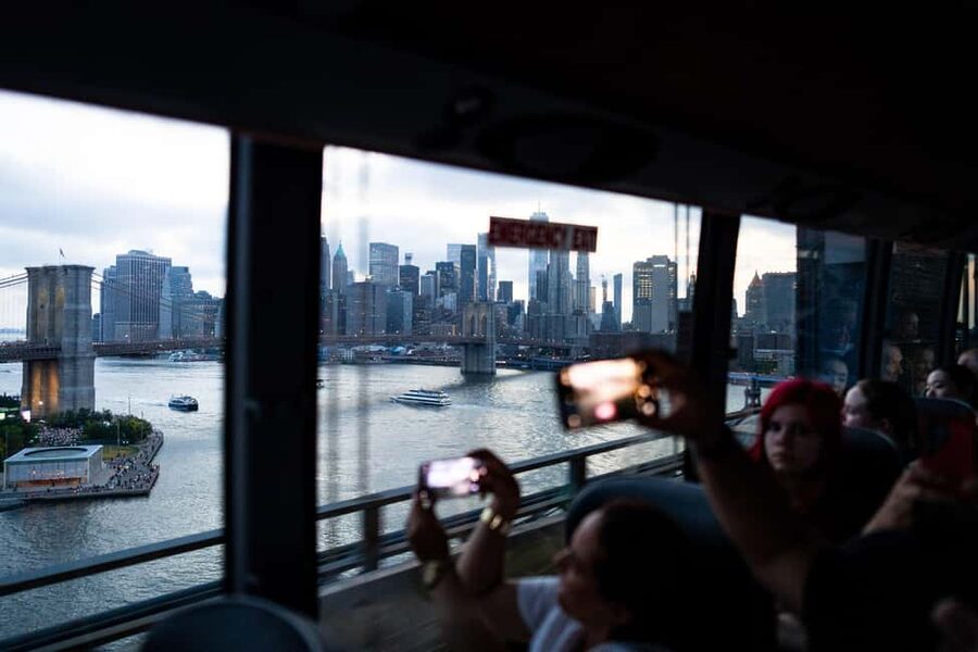 NYC at Night: 3-Hour Luxury Bus Tour of Top Highlights - Why this bus tour works best after sunset