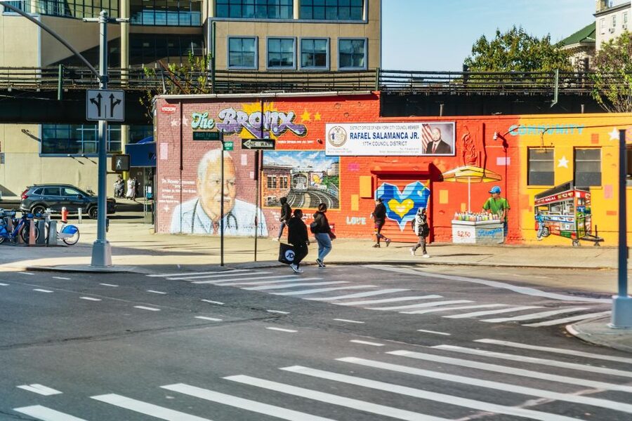 NYC: Brooklyn, Bronx, Queens Sightseeing Bus Tour - Williamsburg and the Hasidic Jewish community