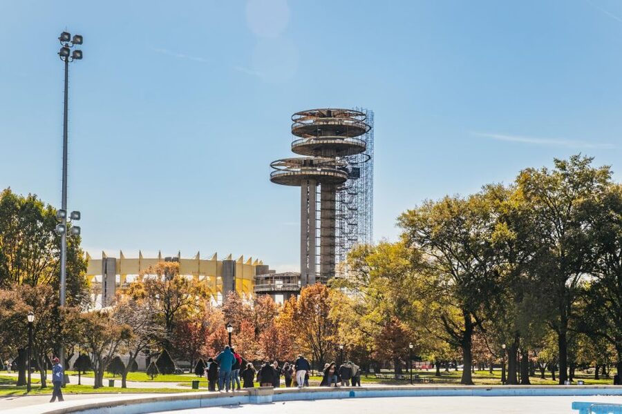 NYC: Brooklyn, Bronx, Queens Sightseeing Bus Tour - DUMBO delivers the classic skyline photographs