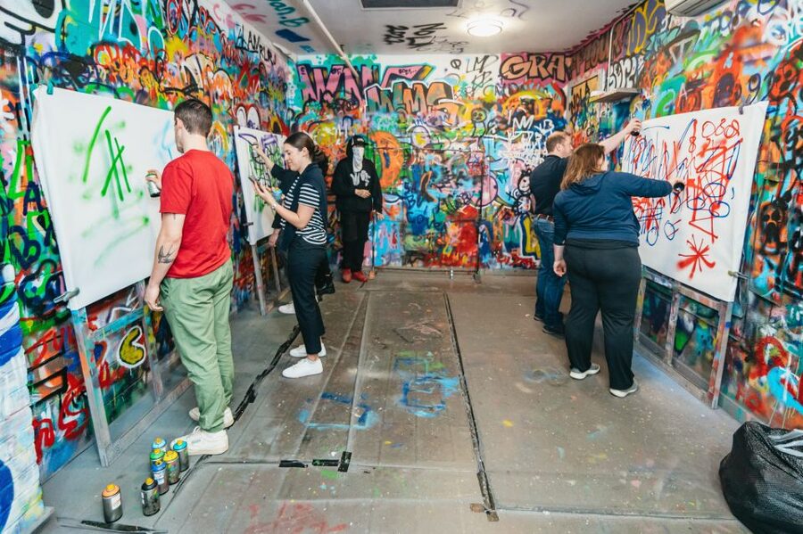 NYC: Brooklyn Graffiti Workshop with Local Artist - Choosing the personalized canvas