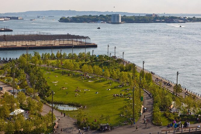 NYC Bus Tour of Brooklyn, Bronx, Queens: Art, Food & Sports - Brooklyn Bridge Park and the DUMBO view