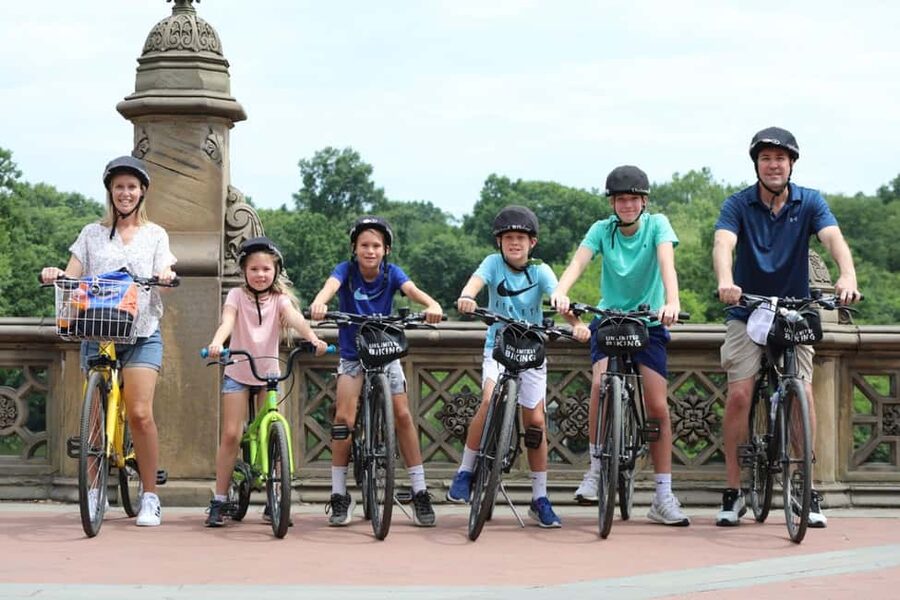 NYC: Central Park Bike Rentals - Picking up the bike on West 56th Street