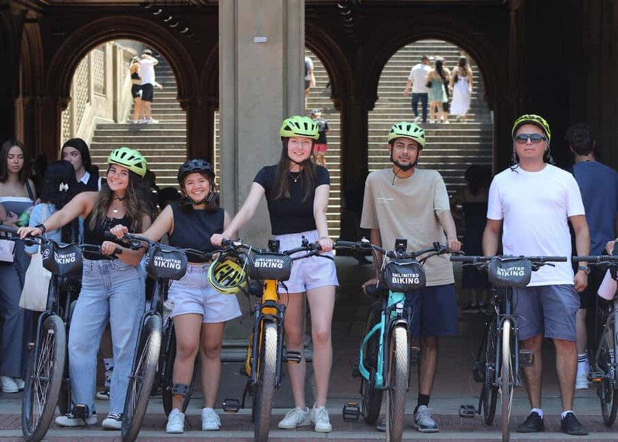 NYC: Central Park Bike Rentals - The short ride into Central Park