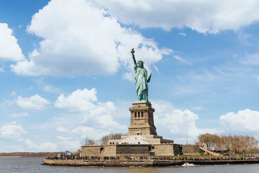 NYC: Circle Line 1.5-Hr Landmarks Skip-The-Box-Office Cruise - Under Brooklyn Bridge and Manhattan Bridge