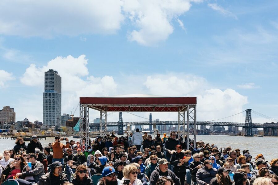 NYC: Circle Line 1.5-Hr Landmarks Skip-The-Box-Office Cruise - The guide and the audio options