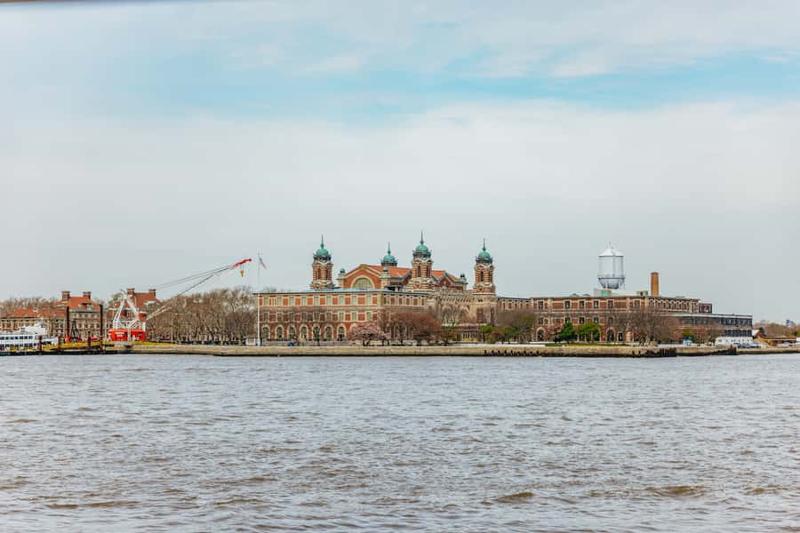 NYC: Circle Line 2.5 Hour Best of NYC Boat Cruise - The Statue of Liberty photo stop
