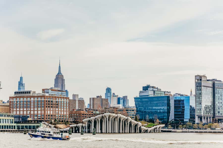 NYC: Circle Line 2.5 Hour Best of NYC Boat Cruise - The guide can make or break the ride
