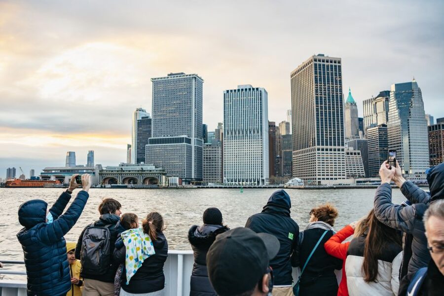 NYC: Circle Line 2h Harbor Lights Cruise Skip-The-Box-Office - Manhattan Bridge, Williamsburg Bridge, and the return north