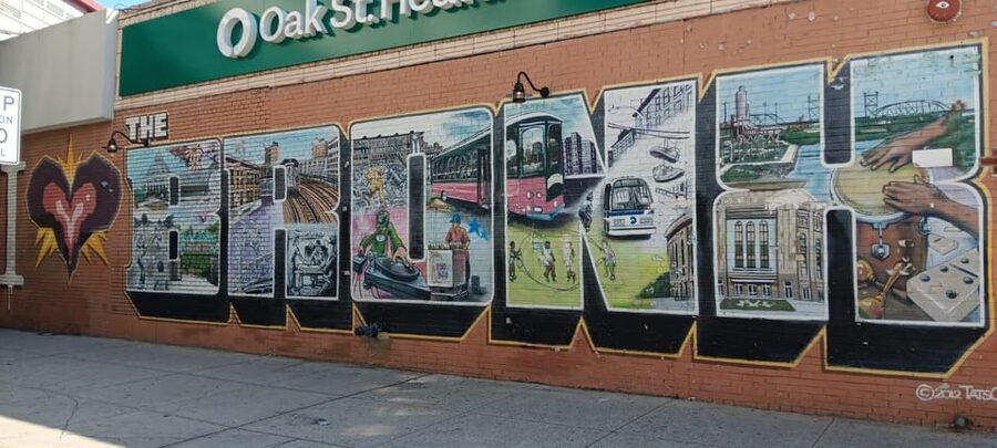 NYC: Contrasts of Bronx, Queens, Brooklyn, & Manhattan Tour - Harlem begins with music, architecture, and civil rights