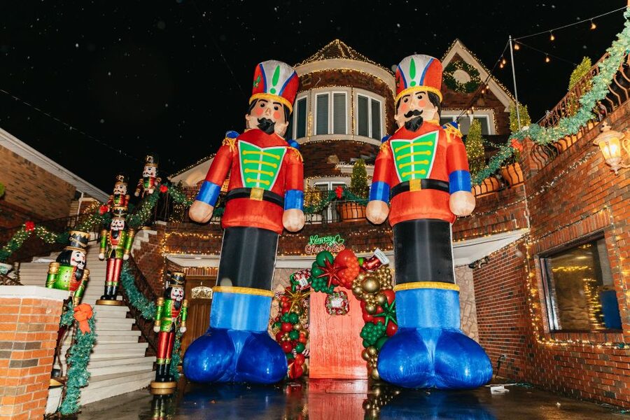 NYC: Dyker Heights Christmas Lights & Skyline View Bus Tour - Should you book the Dyker Heights tour?
