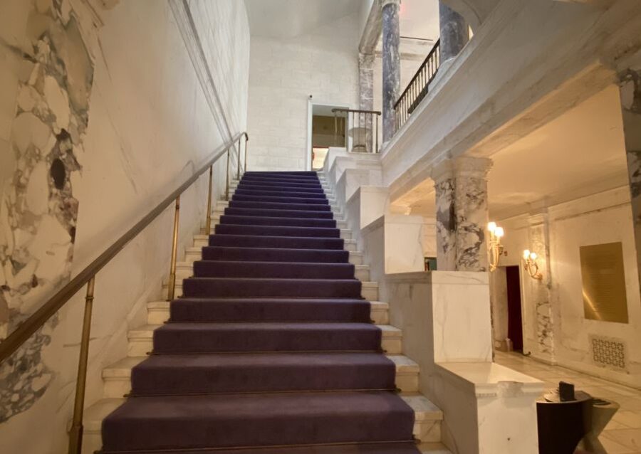 NYC: Gilded Age Mansions Guided Tour - The Metropolitan Museum of Art main hall