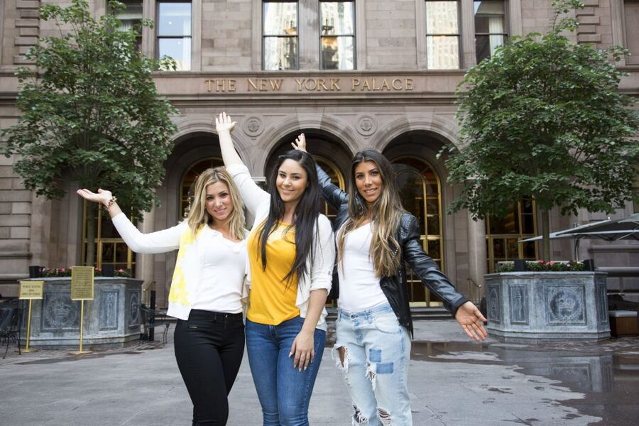 NYC: Gossip Girl Sites Bus Tour - A moving tour of more than 40 locations