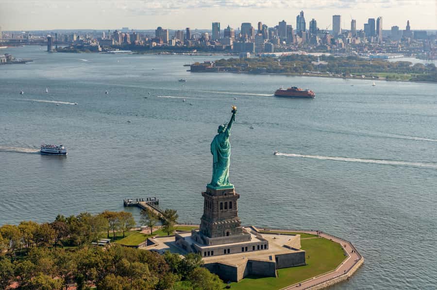 NYC: Manhattan Sightseeing Helicopter Tour - The Hudson River, harbor, and Statue of Liberty