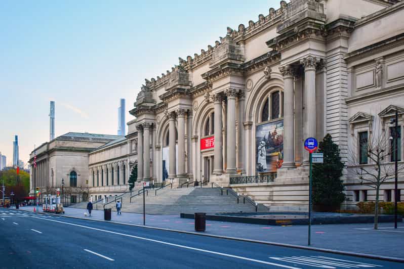 NYC: Metropolitan Museum of Art Highlights Tour - Meeting the guide by the pharaoh statue