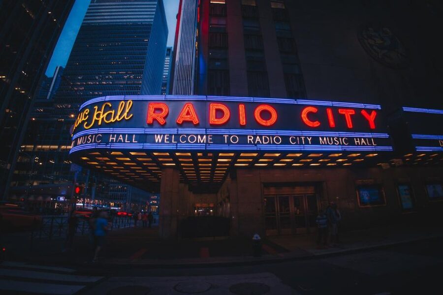 NYC: Radio City Music Hall Tour Experience - The grand foyer and the Art Deco design