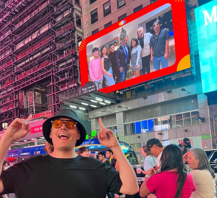 NYC: See Yourself on a Times Square Billboard for 24 Hours - What happens during the 15-second display