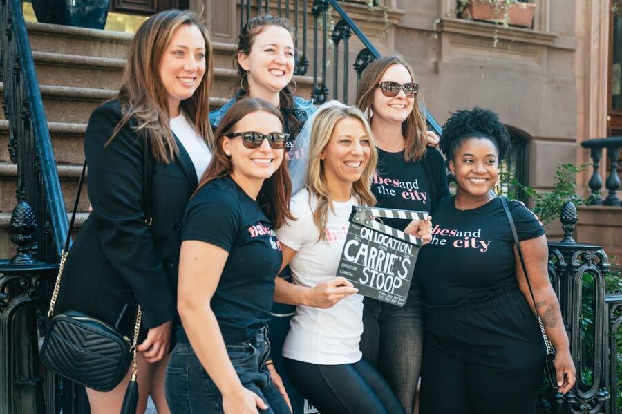 NYC: Sex and the City Hotspots Bus Tour (On Location Tours) - Why the guide matters so much