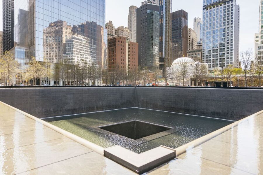 NYC: Wall Street Tour with 9/11 Memorial and Statue Ferry - From the New York Stock Exchange to Federal Hall
