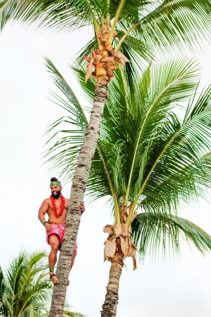 Oahu: Ka Moana Luau Dinner and Show at Aloha Tower - Your first hour is built around participation