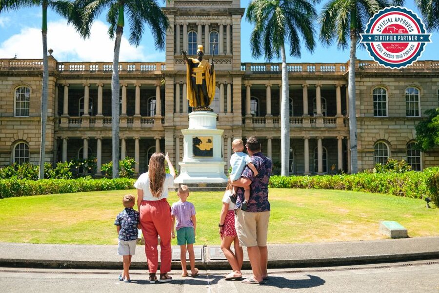 Oahu: Pearl Harbor, Arizona Memorial & Honolulu City Tour - Pearl Harbor Visitor Center sets the tone