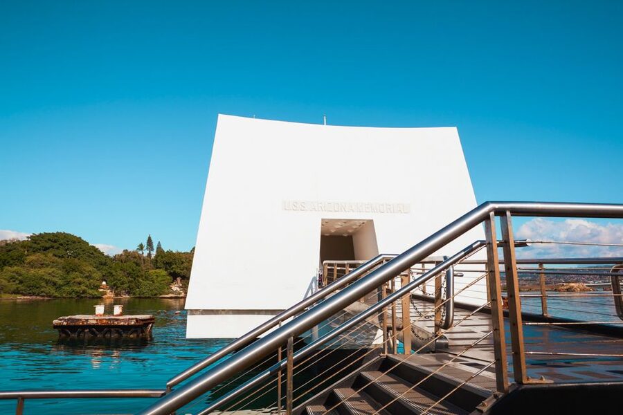 Oahu: Pearl Harbor, USS Arizona, and City Tour - How the guides shape the experience