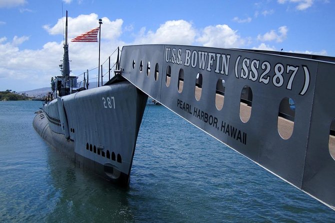 Oahu: Pearl Harbor USS Arizona Memorial & Battleship Missouri - A quiet place to pause at the memorial