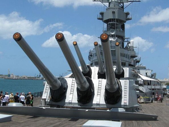 Oahu: Pearl Harbor USS Arizona Memorial & Battleship Missouri - Pearl Harbor Visitor Center and the USS Arizona Memorial