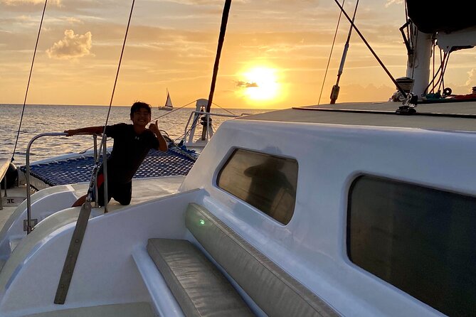 Oahu's Waikiki Coast: Moana’s Sunset Cocktail Sail - Drinks, music, and the pace of the ride