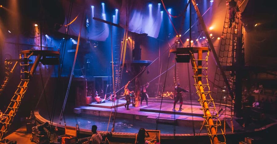 Orlando: Pirates Adventure Dinner Show with Drinks - What happens during the 90-minute performance