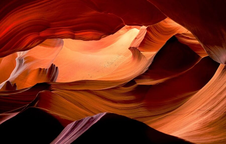 Page: Lower Antelope Canyon Ticket and Guided Hiking Tour - Why Lower Antelope Canyon looks so different from ordinary desert scenery