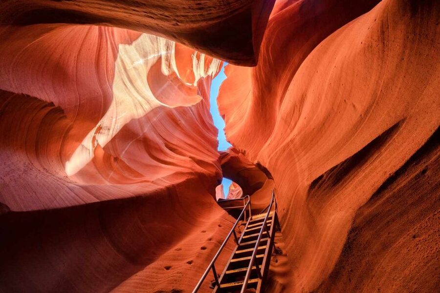 Page: Lower Antelope Canyon Ticket and Guided Hiking Tour - The descent into the canyon