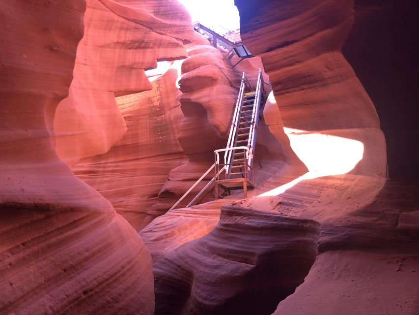 Page: Lower Antelope Canyon Tour with Trained Navajo Guide - Choosing the right time and leaving room afterward