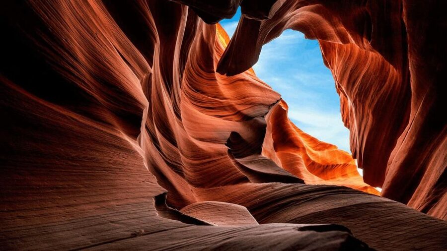 Page: Upper Antelope Canyon Prime Time Entry & Navajo Guide. - The short but bumpy van ride