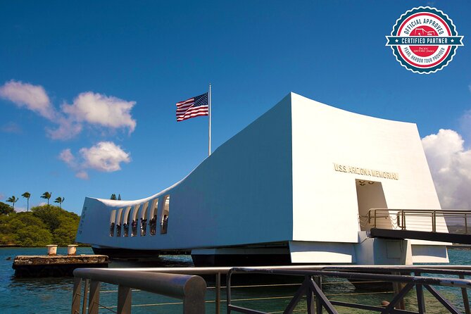 Pearl Harbor City Tour - Waikiki pickup and the ride into Honolulu
