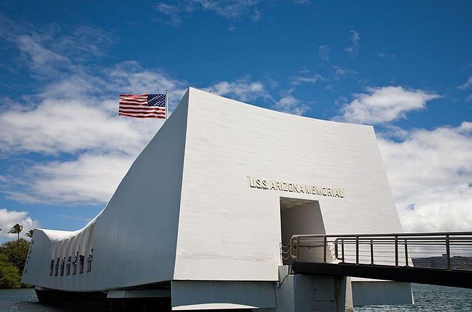 Pearl Harbor, National Memorial Cemetery and Honolulu City Tour - Punchbowl Cemetery is quiet and respectful