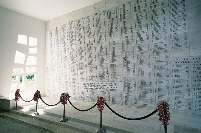 Pearl Harbor, National Memorial Cemetery and Honolulu City Tour - The $59.82 price buys convenience more than exclusivity