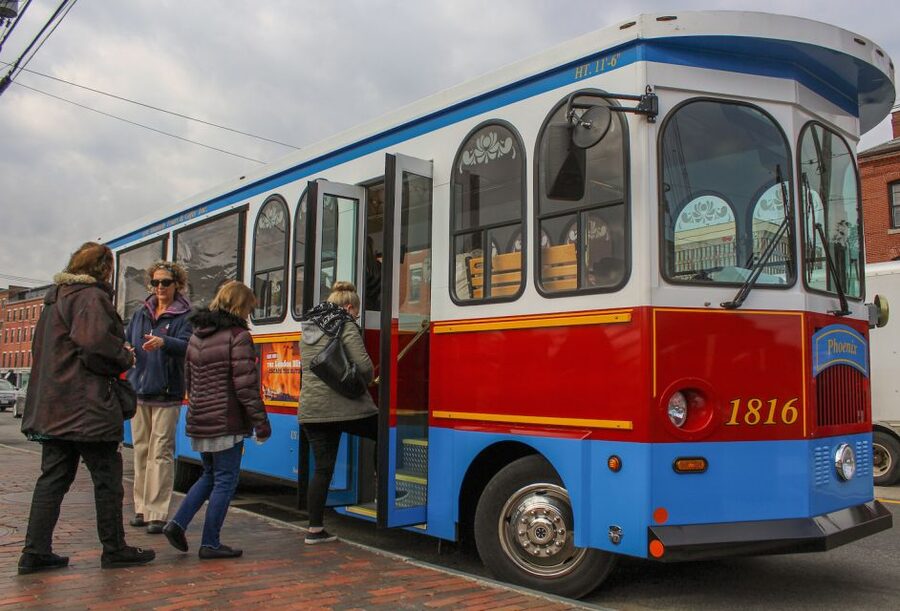 Portland: Trolley City Tour with Portland Head Light Stop - Why the guides matter so much