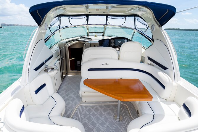Private tour for 12 people on a 40 ft Yacht, Ft Lauderdale bay - What the boat feels like in real use