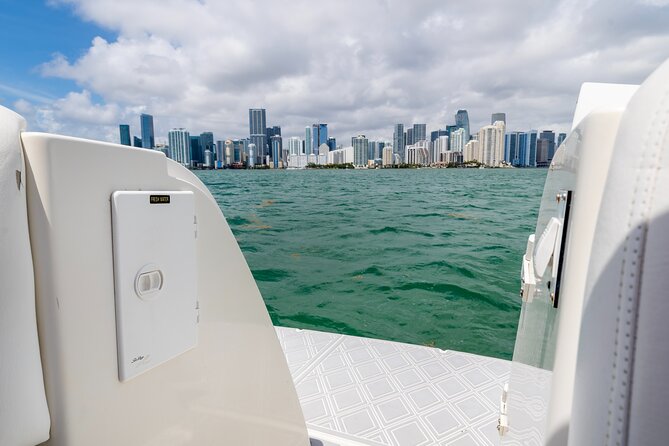 Private tour for 12 people on a 40 ft Yacht, Ft Lauderdale bay - The captain makes or breaks the day