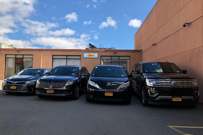Private Transfer from Manhattan to NYC Airports (JFK/EWR/LGA) - A straight ride from Manhattan to the airport