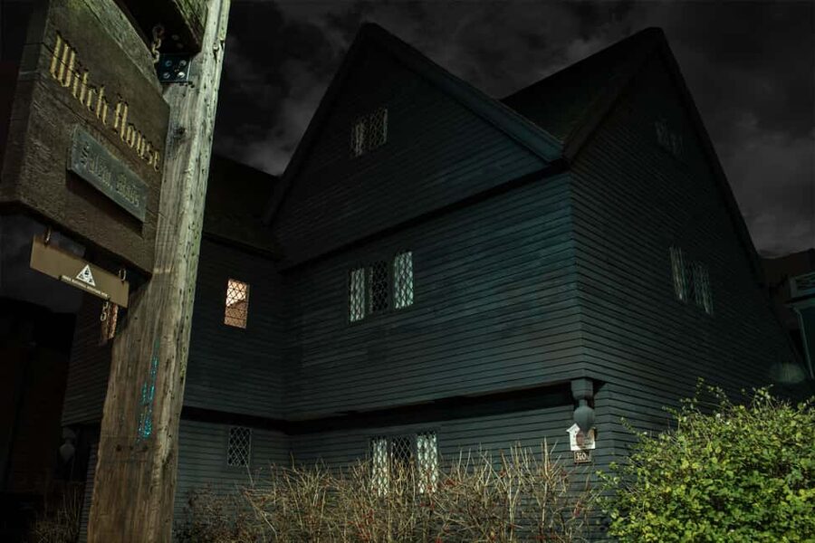 Salem: Boos and Brews Haunted Pub Crawl - The haunted stops: witchcraft, murder, and secret tunnels