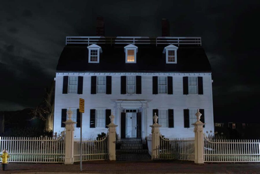 Salem Ghost Tours: Witches & Wicked Whispers - The guides bring the stories to life