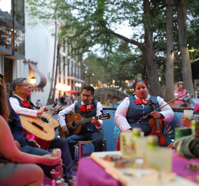 San Antonio: River Walk Cruise Ticket - What the 35-minute route gives you