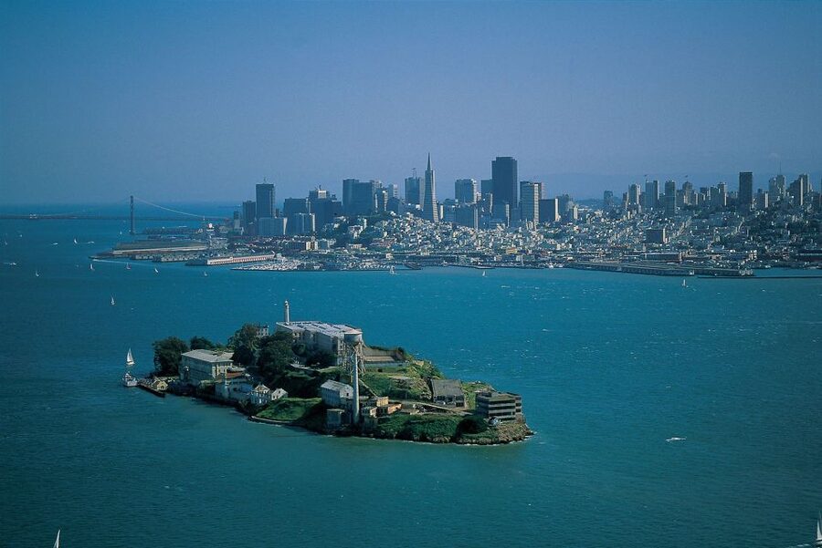 San Francisco: Hop-On Hop-Off Deluxe Bus Tour with 20 Stops - Bus condition, comfort, and timing