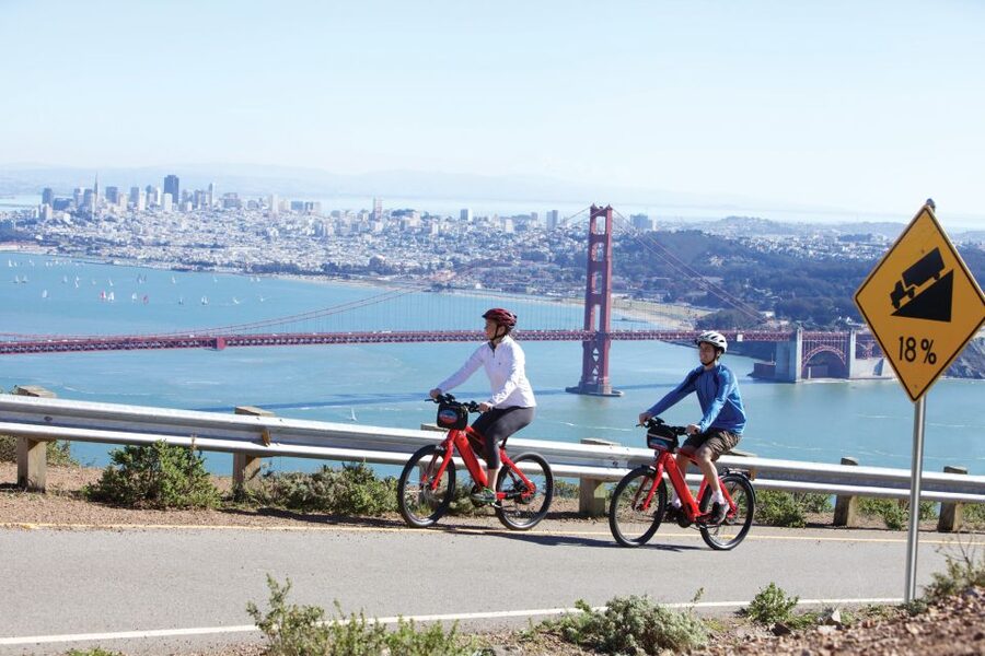 San Francisco: Hop-On Hop-Off Sightseeing Tour with 17 Stops - Lombard Street and the waterfront piers