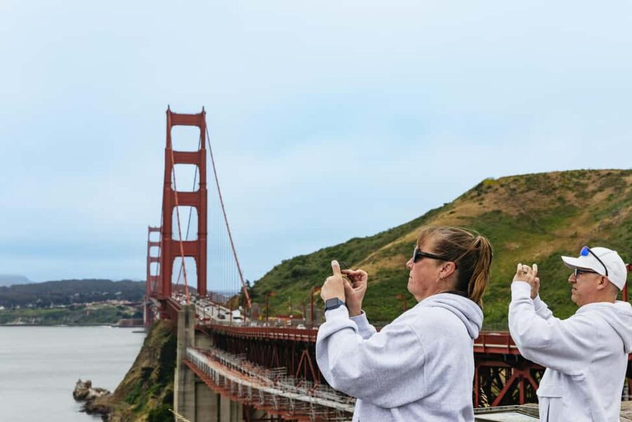 San Francisco: Muir Woods & Sausalito Tour with Ferry Option - What the bus ride adds to the day