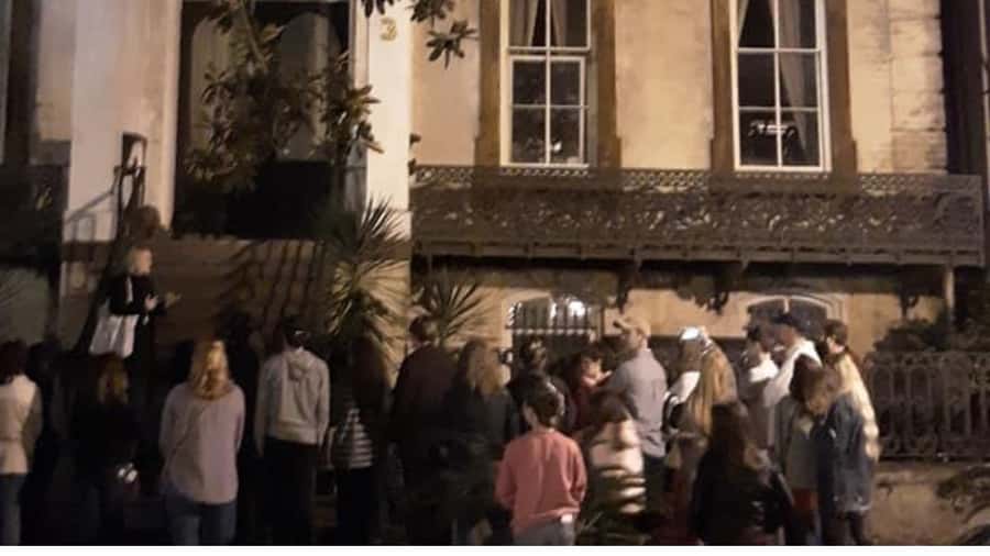 Savannah: Ghosts, Asylums, Voodoo, and Horror Walking Tour - Forsyth Park at the ten-minute photo stop