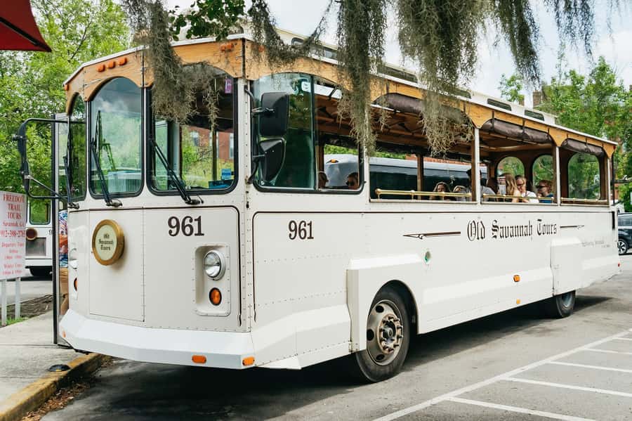 Savannah: Old Savannah Tours Historic Overview - What you see from the open-air trolley